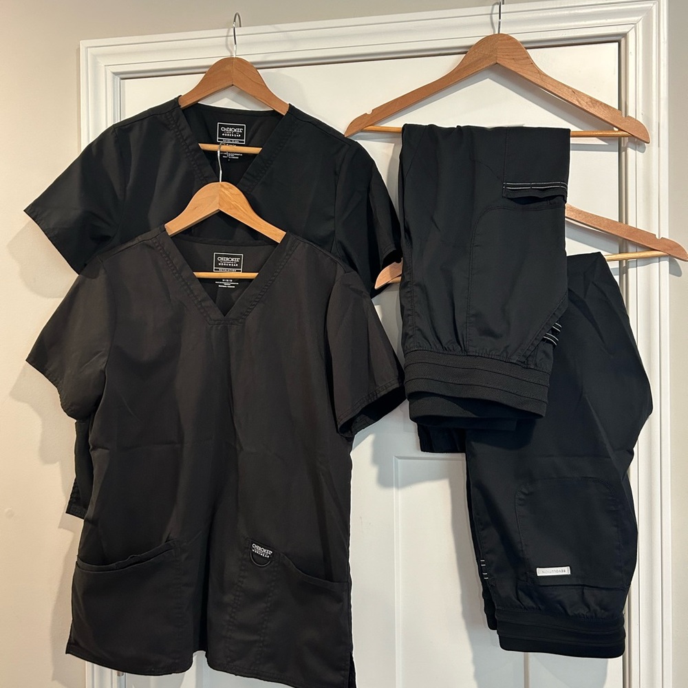 Cherokee Revolution Black jogger Scrub Sets women’s medium